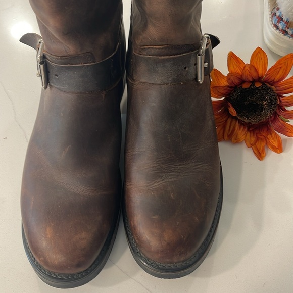 EUC Leather boots with zipper closure. Sz 9. - Picture 2 of 6